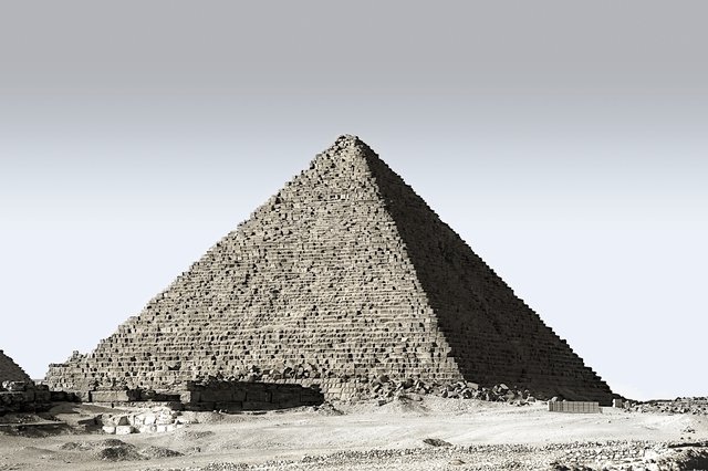 piramid untuk mempelajari rumus volume limas